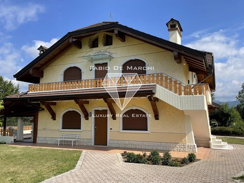 Villa in vendita a Cesuna di Roana
