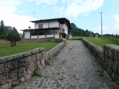 Casa indipendente in vendita a Treschè Conca di Roana